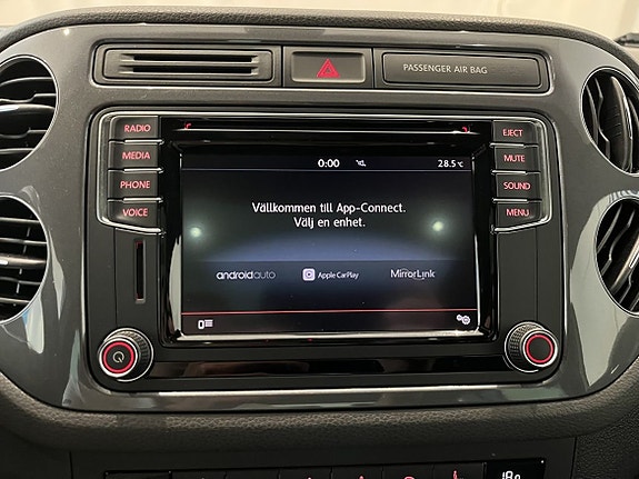 Volkswagen Tiguan 12 of 18