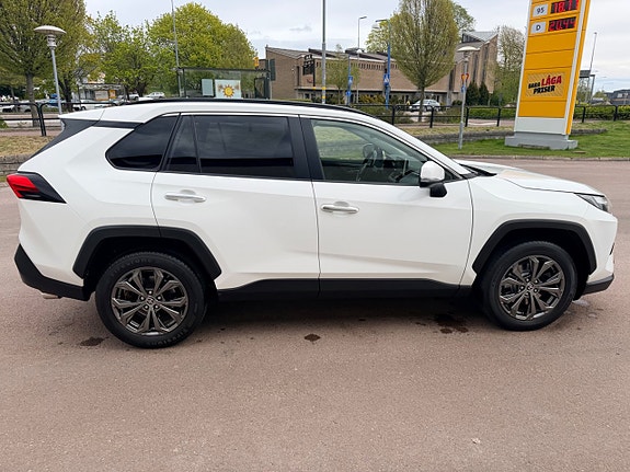 Toyota RAV4 7 of 27