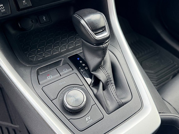Toyota RAV4 16 of 27