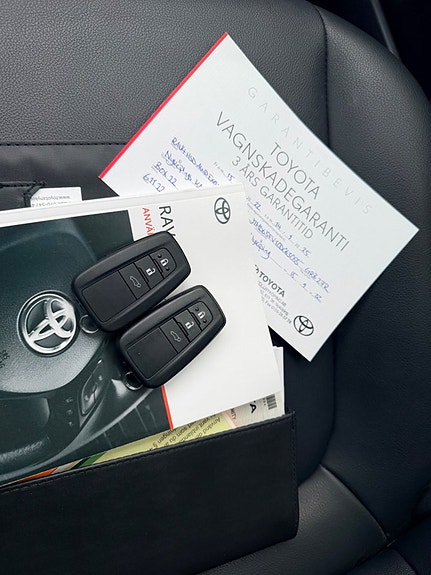 Toyota RAV4 27 of 27