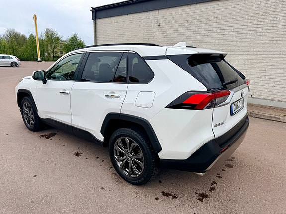 Toyota RAV4 3 of 27