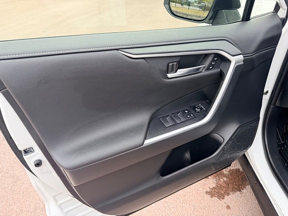 Toyota RAV4 9 of 27