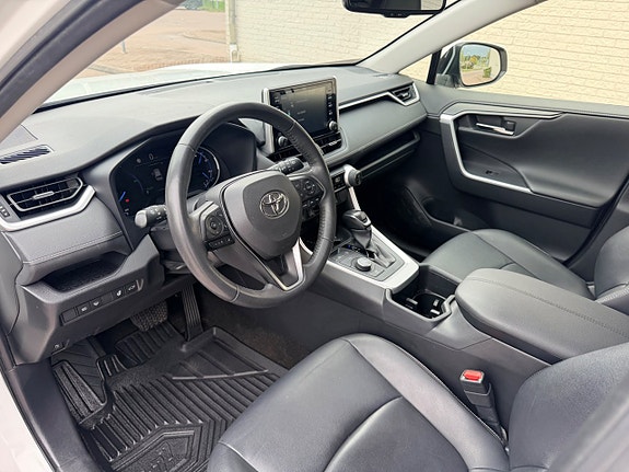Toyota RAV4 12 of 27