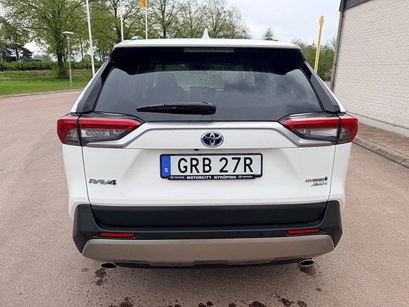 Toyota RAV4 4 of 27