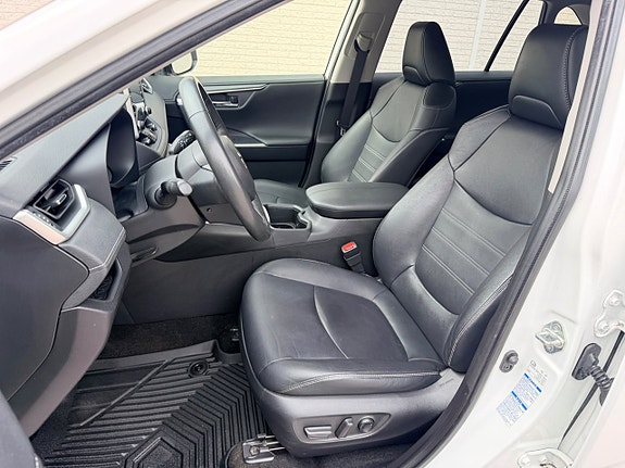 Toyota RAV4 11 of 27