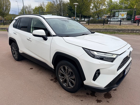 Toyota RAV4 6 of 27