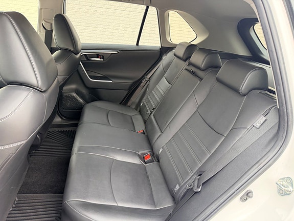 Toyota RAV4 24 of 27