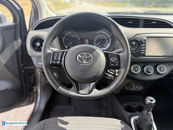 Toyota Yaris 9 of 15