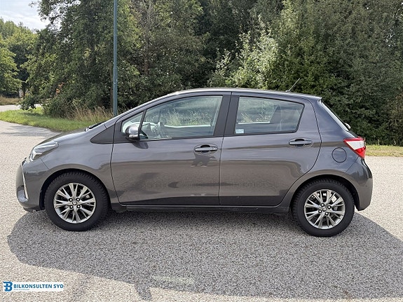 Toyota Yaris 4 of 15