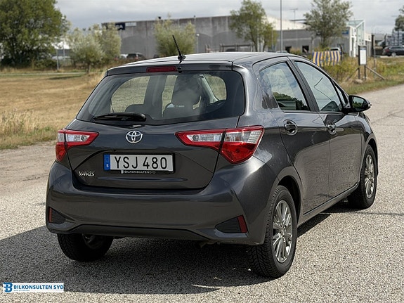 Toyota Yaris 15 of 15
