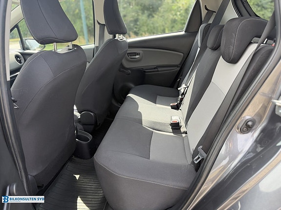 Toyota Yaris 7 of 15