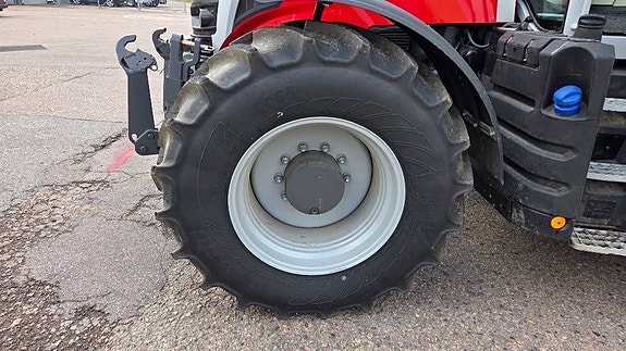 Massey Ferguson 6S.180 Dyna-VT 4 of 10