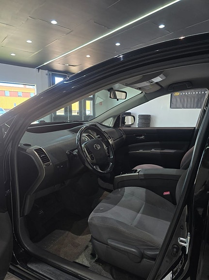 Toyota Prius 8 of 8