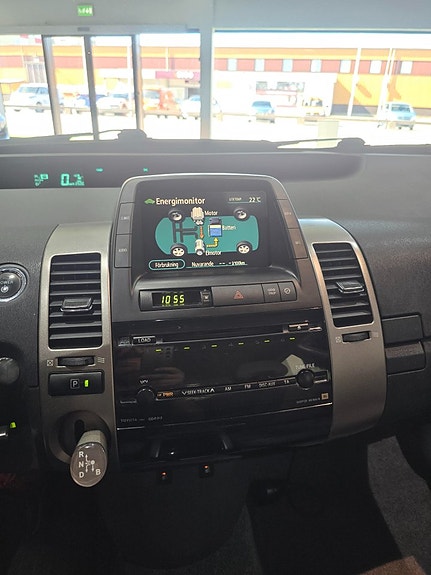 Toyota Prius 7 of 8