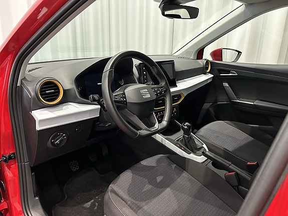 Seat Arona 8 of 12