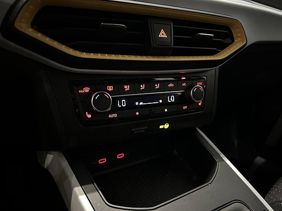 Seat Arona 12 of 12