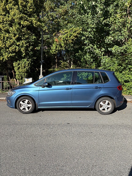 Volkswagen Golf Sportsvan 2 of 10