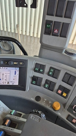 CLAAS Arion 640 10 of 11