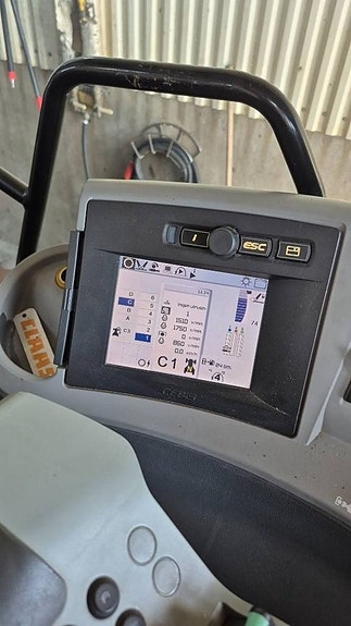 CLAAS Arion 640 9 of 11