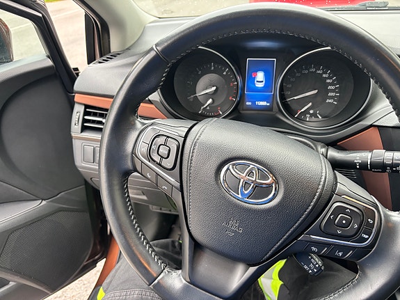Toyota Avensis 14 of 16