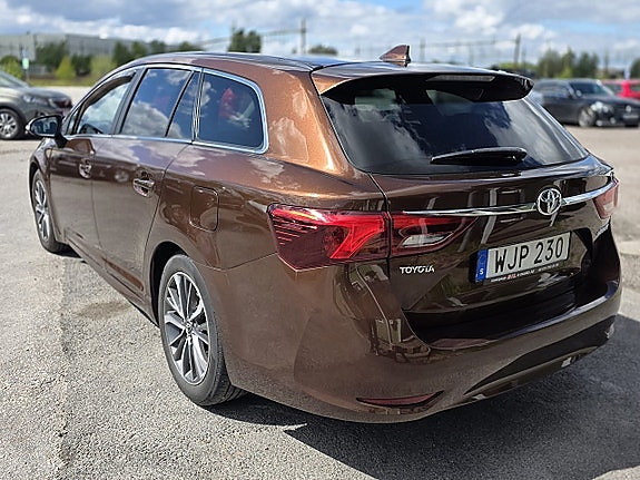 Toyota Avensis 3 of 11