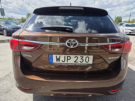 Toyota Avensis 8 of 11
