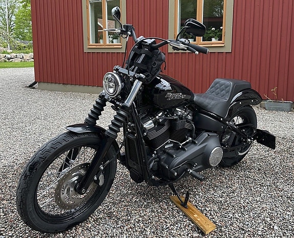Harley-Davidson Street Bob 2 of 3