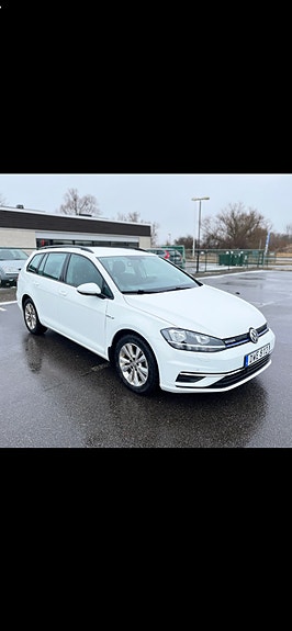 Volkswagen Golf VII 2 of 9