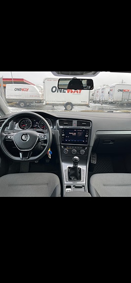 Volkswagen Golf VII 7 of 9