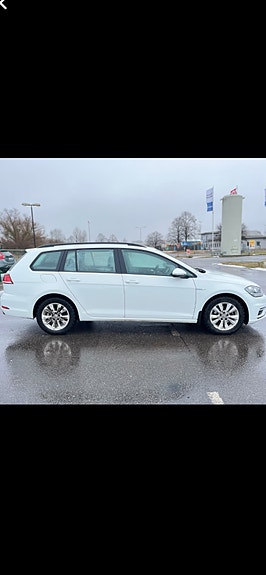 Volkswagen Golf VII 3 of 9