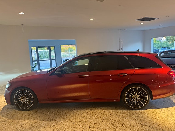 Mercedes-Benz E220 5 of 7