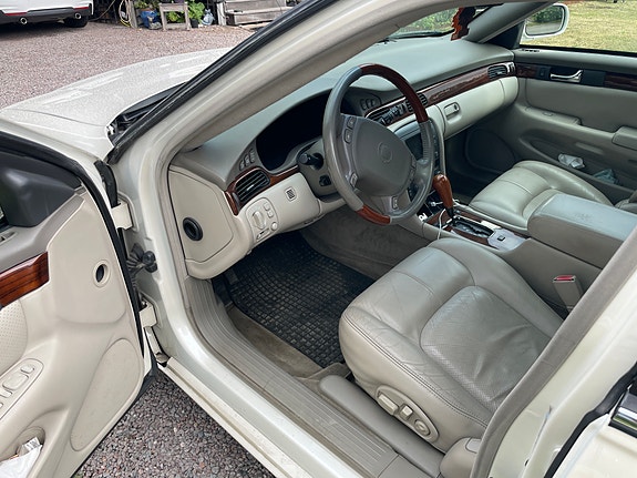 Cadillac Seville STS 4 of 6