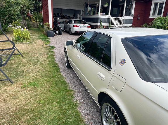 Cadillac Seville STS 2 of 6