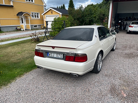 Cadillac Seville STS 3 of 6
