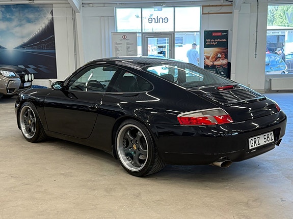 Porsche 911 2 of 17