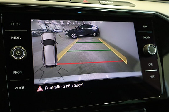 Volkswagen Passat Alltrack 13 of 30