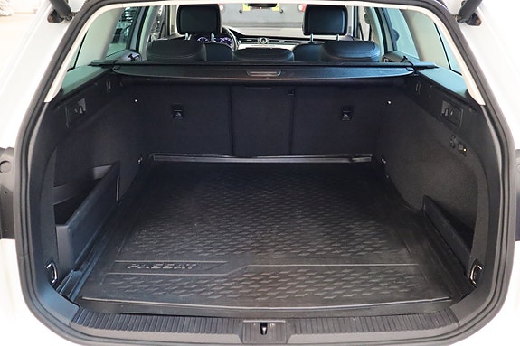Volkswagen Passat Alltrack 24 of 30