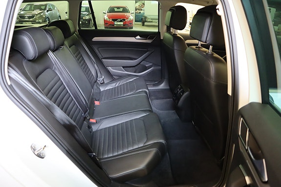 Volkswagen Passat Alltrack 21 of 30