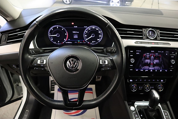 Volkswagen Passat Alltrack 9 of 30