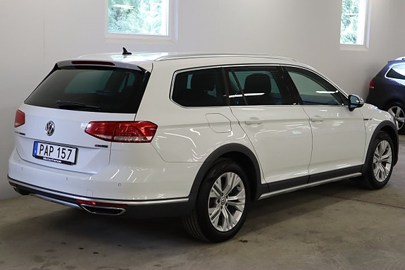 Volkswagen Passat Alltrack 4 of 30