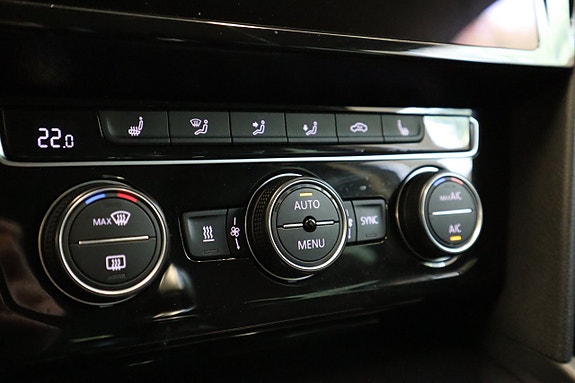 Volkswagen Passat Alltrack 12 of 30