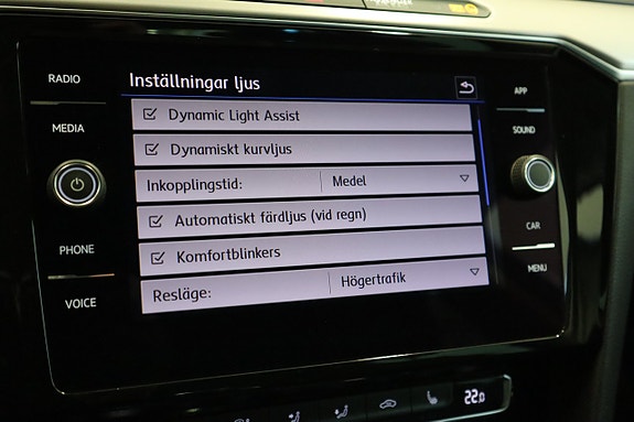 Volkswagen Passat Alltrack 14 of 30