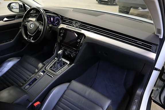 Volkswagen Passat Alltrack 8 of 30