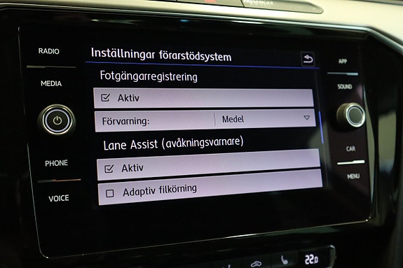 Volkswagen Passat Alltrack 16 of 30