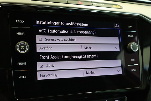 Volkswagen Passat Alltrack 15 of 30