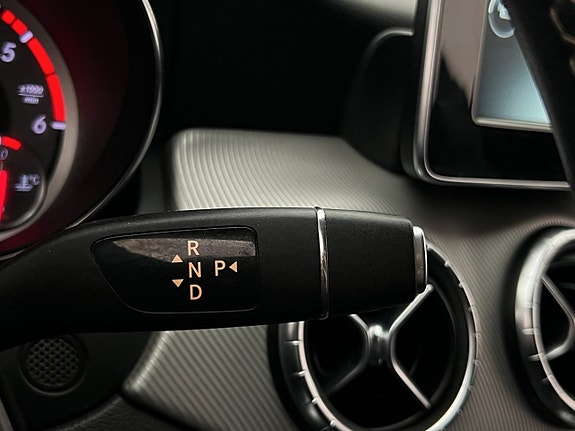 Mercedes-Benz CLA220 d 15 of 25