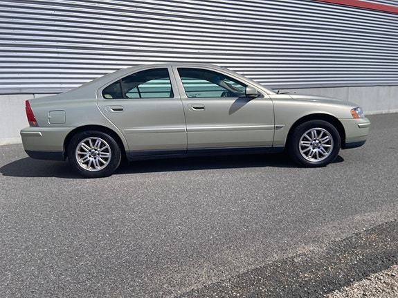 Volvo S60 2 of 11