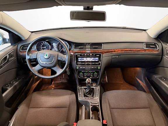 Skoda Superb 9 of 14