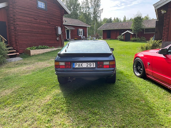 Porsche 924 3 of 11