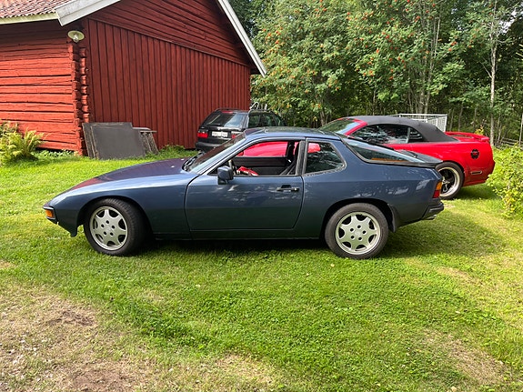Porsche 924 2 of 11